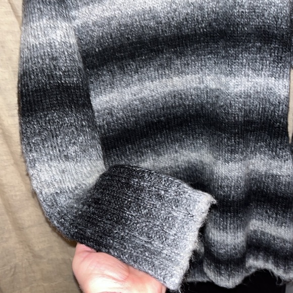 Cowl neck sweater size large EUC by Brittany Black - Picture 3 of 3